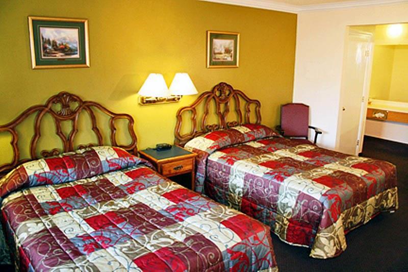 Motel 6 Cal Expo Sacramento McClellan Room photo